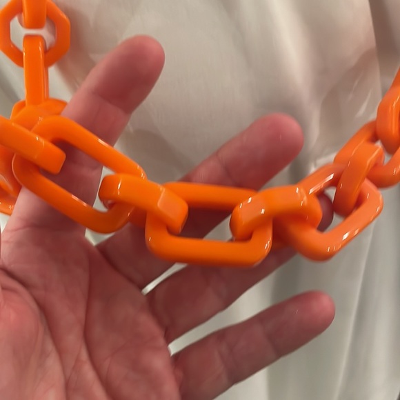 Retro Acrylic Necklace - Picture 3 of 3